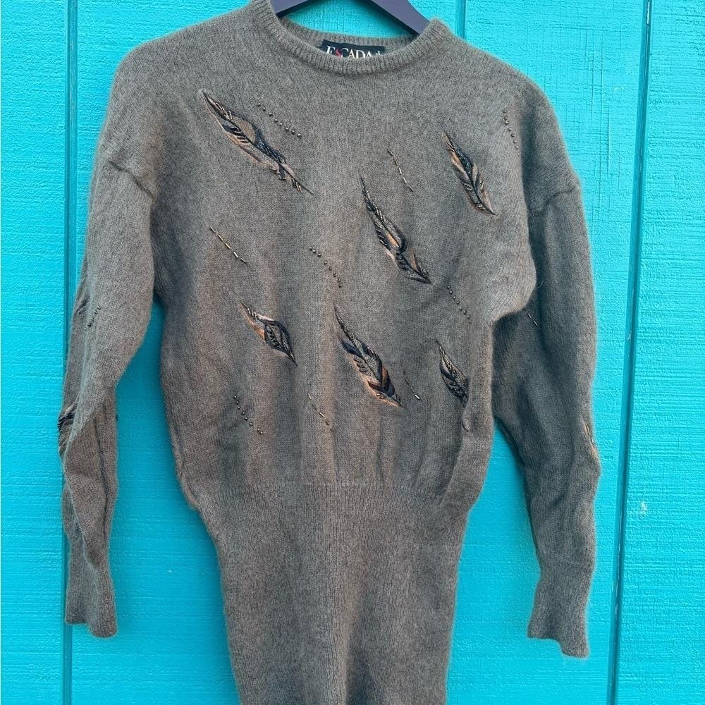 Vintage Escada Women's Long Pullover Embroidered Long Sleeve Sweatshirt Large 40